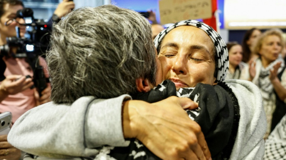 "Flottille pour Gaza": les Fran&ccedil;ais rentr&eacute;s &agrave; Paris rapportent violences et humiliations