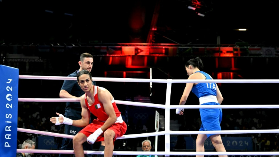Controvertida boxeadora argelina avanza en Par&iacute;s tras retirada de su rival