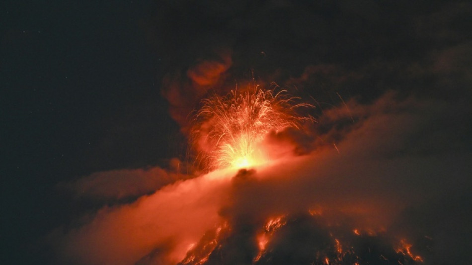 Guatemala declara alerta de "peligro" por erupci&oacute;n del volc&aacute;n de Fuego