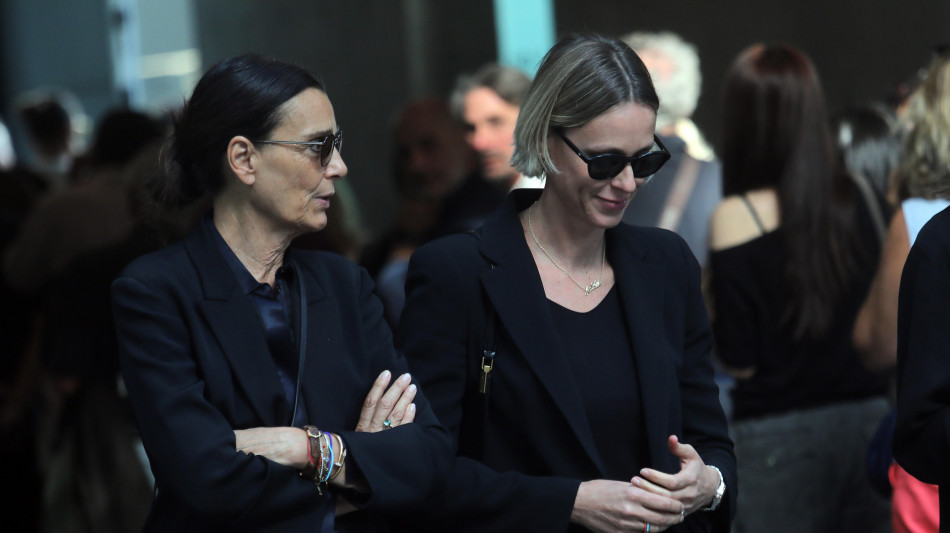 Chiusa la camera ardente di Armani, in 16mila per l'addio