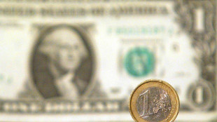 Euro in rialzo, a 1,1643 dollari
