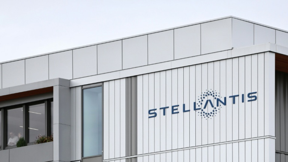 Pour red&eacute;marrer, Stellantis passe des charges colossales et ralentit sur l'&eacute;lectrique 