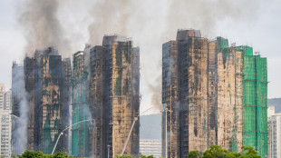 Sale a 65 il bilancio dei morti dell'incendio di Hong Kong