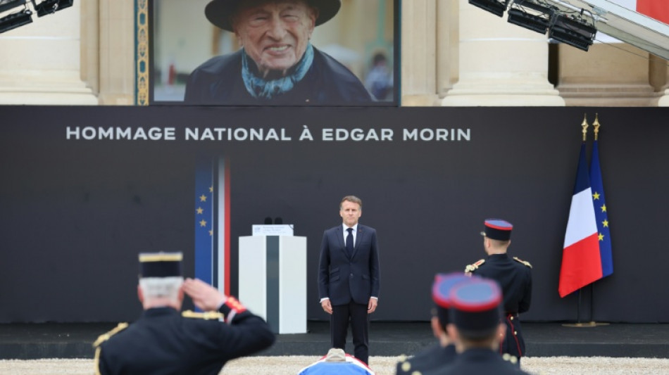 Hommage &agrave; Edgar Morin : Macron salue "un destin exceptionnel du si&egrave;cle" qui ne c&eacute;da jamais &agrave; "la v&eacute;rit&eacute; d'un seul camp"