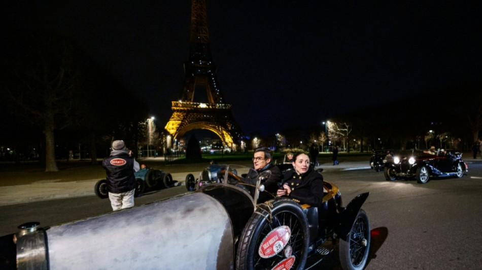 A R&eacute;tromobile, la nostalgie des voitures d'avant l'&eacute;lectronique 