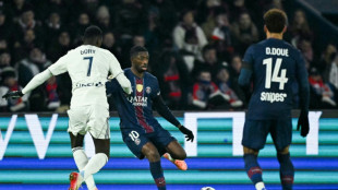 PSG vence d&eacute;rbi contra o Paris FC (2-1) e segue ritmo do l&iacute;der Lens