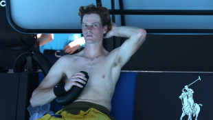 Un Sinner en dificultades pierde un set antes de pasar a octavos del Abierto de Australia