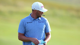Clark completes first round with two-stroke US Open lead