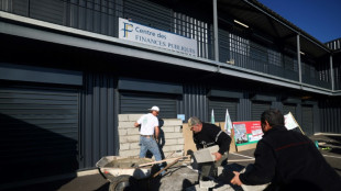 Manifestations d'agriculteurs devant des centres des imp&ocirc;ts des Bouches-du-Rh&ocirc;ne