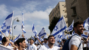 Milhares participam da 'marcha das bandeiras' em Jerusal&eacute;m em clima de tens&atilde;o
