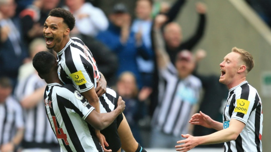 Newcastle hit troubled Spurs for six to shatter their top four bid