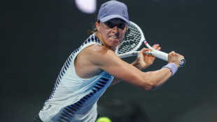 Swiatek fights back to reach Qatar Open quarter-finals