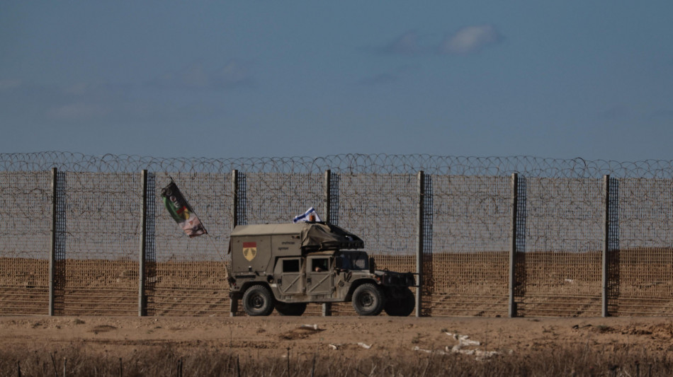 Media, 'colpito minibus a Gaza, 11 morti stessa famiglia'