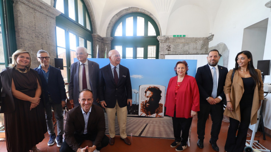 Al Centro Direzionale di Napoli un murale dedicato a Bud Spencer