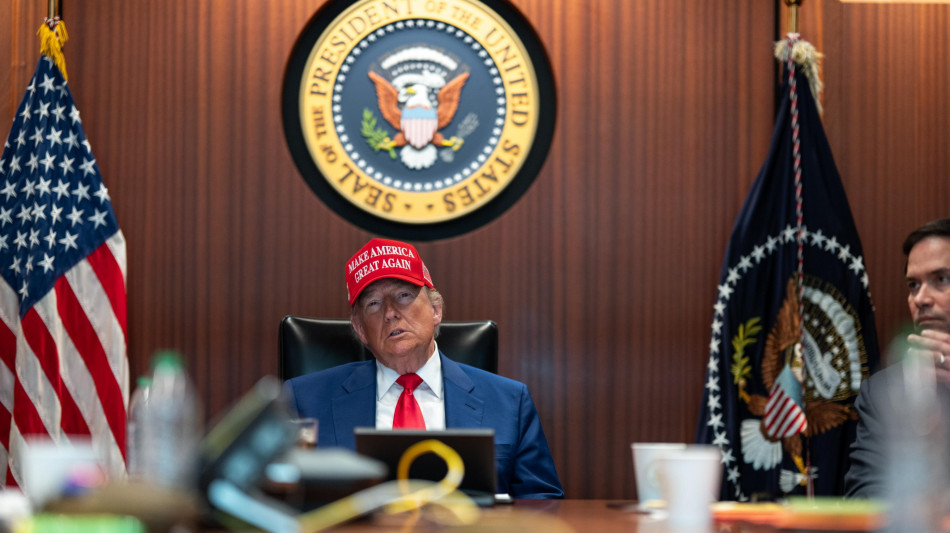Trump, 'si spieghi al Papa che il sindaco di Chicago &egrave; inutile'