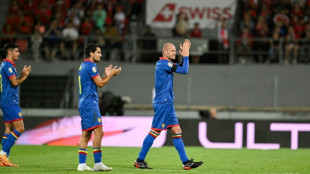Jogador de futebol com mais tempo de sele&ccedil;&atilde;o encerra carreira internacional