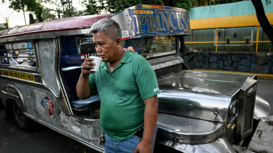 A Manille, les conducteurs de minibus en peine face &agrave; la flamb&eacute;e du diesel