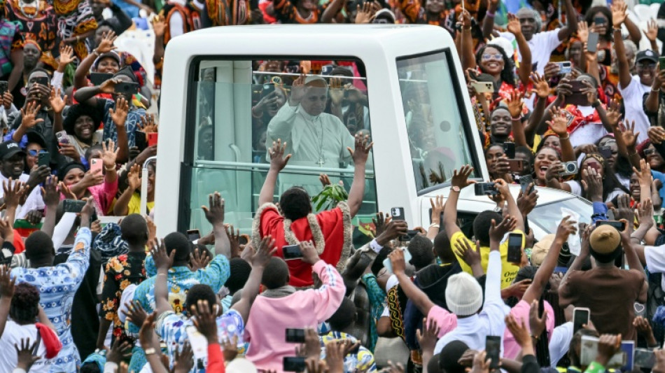 Au Cameroun, L&eacute;on XIV pourfend la "poign&eacute;e de tyrans" qui "ravagent" le monde