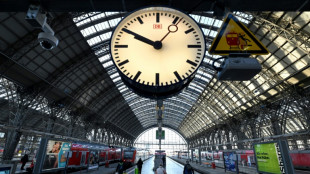 Nach Kritik: Bahn l&auml;sst gedruckte Ankunftspl&auml;ne in Bahnh&ouml;fen h&auml;ngen 