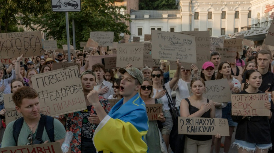 Zelenski enfrenta una crisis pol&iacute;tica cada vez m&aacute;s profunda a medida que las protestas se intensifican