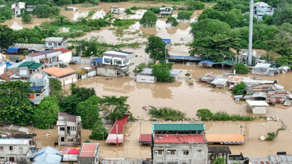 Les Philippines &eacute;valuent les d&eacute;g&acirc;ts apr&egrave;s le super-typhon Fung-wong