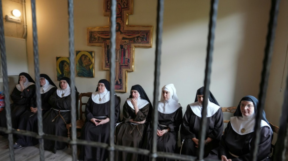 La justicia ordena a las monjas españolas excomulgadas desalojar el convento