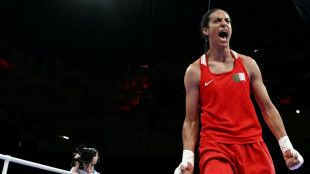 Boxeadora Khelif, inmersa en pol&eacute;mica de g&eacute;nero, asegura primera medalla para Argelia
