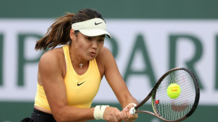 Defending champion Swiatek off to fast start at Indian Wells