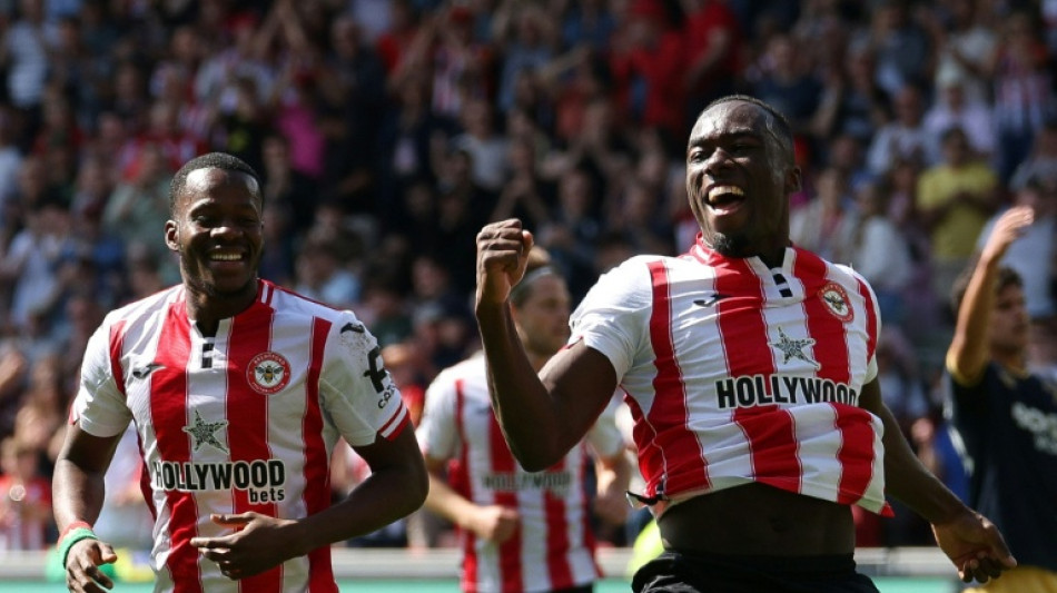 West Ham defeat gives Spurs hope, Arsenal face Fulham test