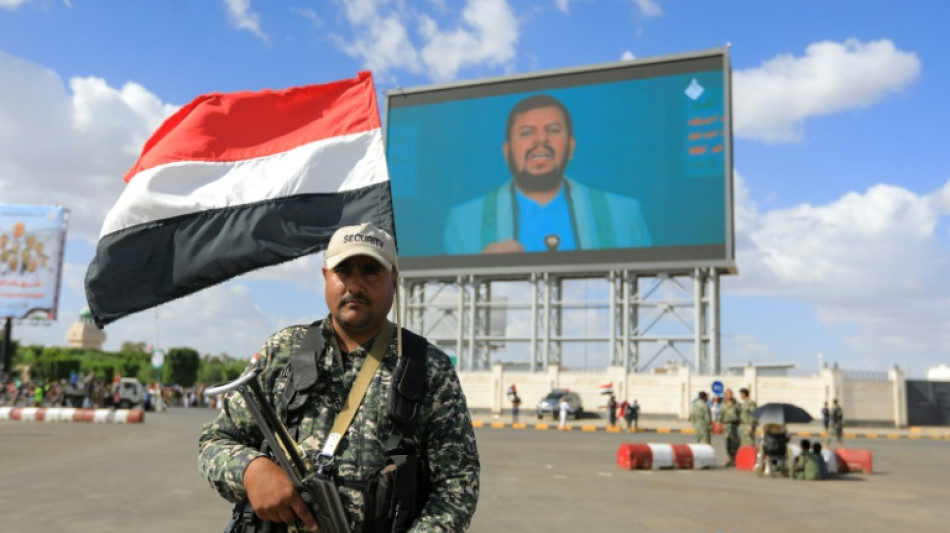 Los hutíes dicen que ataques israelíes dejaron ocho muertos y 142 heridos en la capital de Yemen