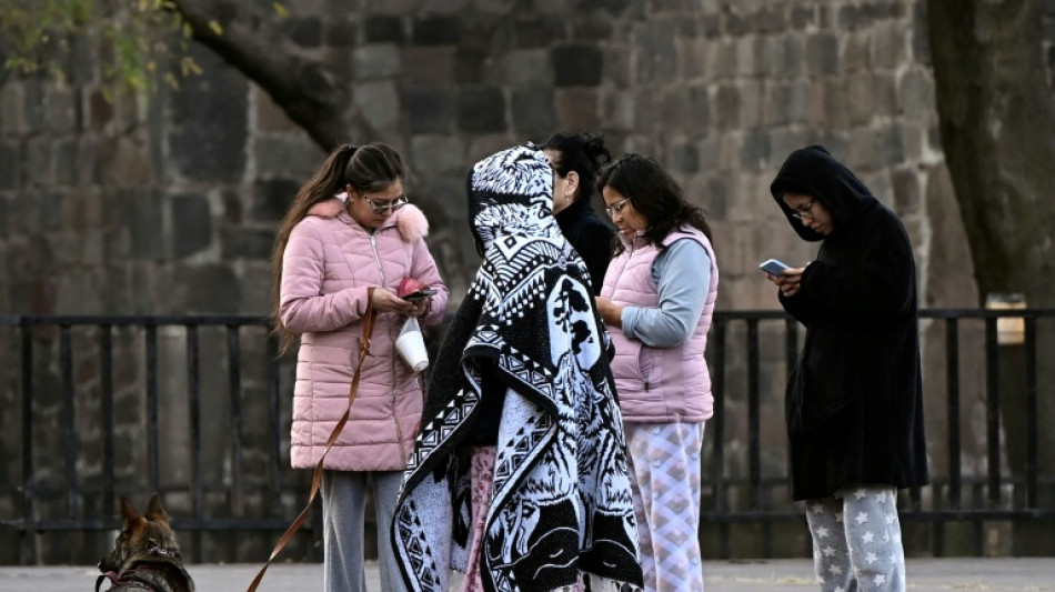 Un fuerte sismo sacude Ciudad de M&eacute;xico y causa al menos un muerto
