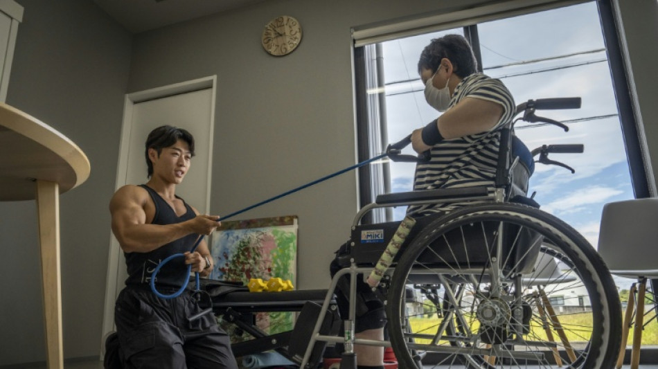 Au Japon, des culturistes mettent leurs muscles au service du soin, face à la pénurie de personnel