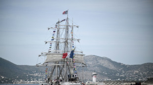 Gr&egrave;ce: le voilier Belem met le cap sur la France avec la flamme olympique &agrave; bord