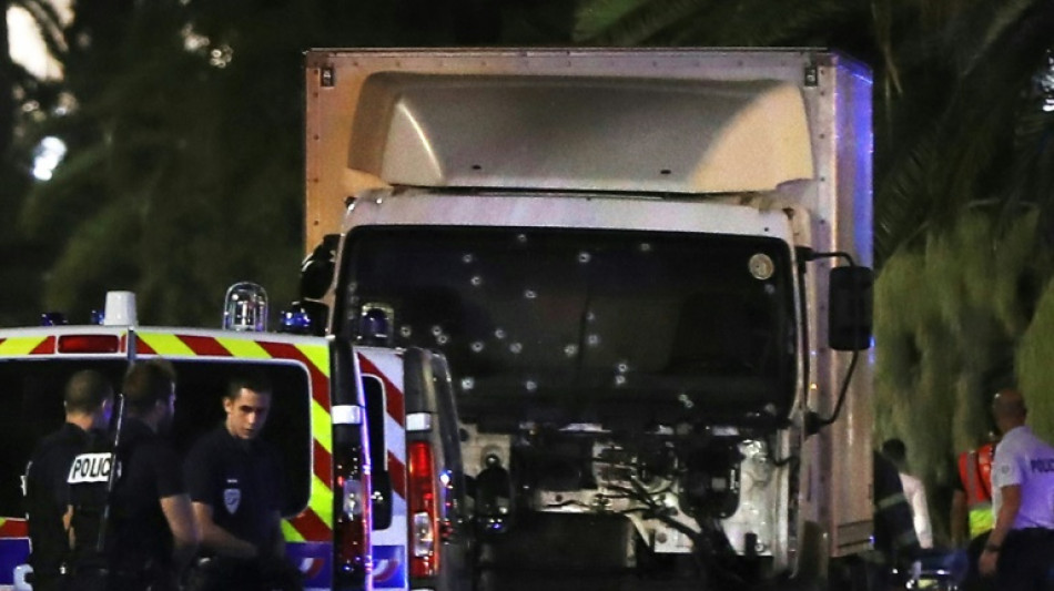 Proc&egrave;s de l'attentat de Nice: deux &agrave; dix-huit ans de prison pour les huit accus&eacute;s