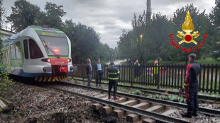 Maltempo in Lombardia,treno fermato a pochi metri voragine