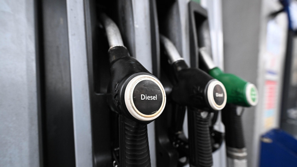Prezzo petrolio in rialzo, Wti scambiato a 105,14 dollari