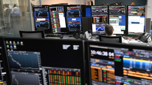 Borsa: Milano chiude fiacca con l'Europa, gi&ugrave; Saipem