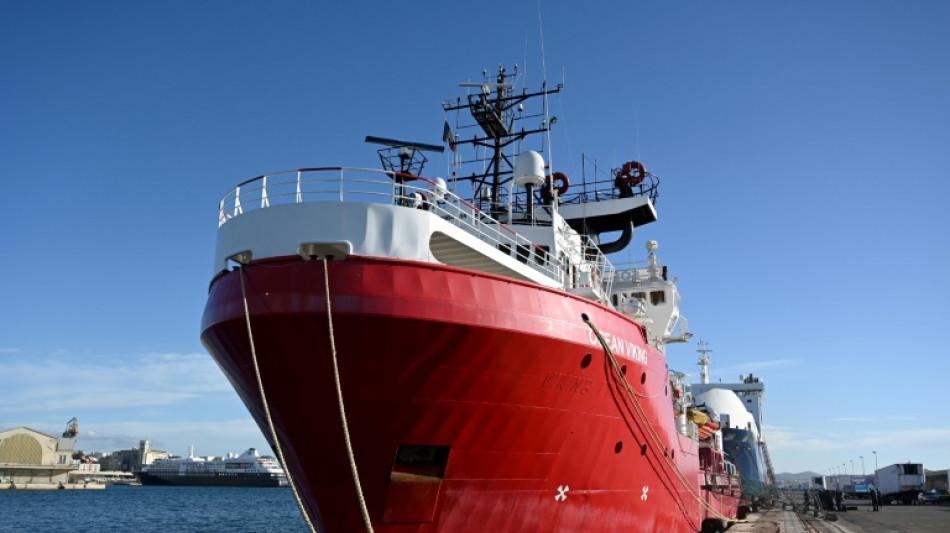 El barco humanitario "Ocean Viking" busca un puerto mediterr&aacute;neo para 306 migrantes