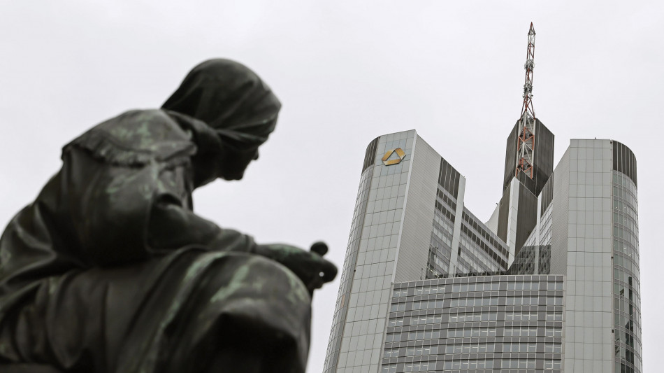 Cresce ancora in Borsa premio ops Unicredit-Commerz, &egrave; oltre il 3%