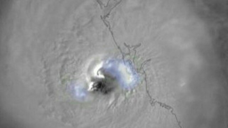 Huracán Ian causa "catastróficos" vientos, marejadas e inundaciones en Florida