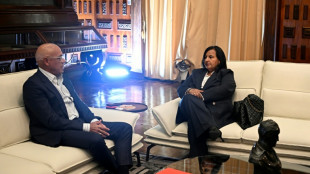 El gobierno de Venezuela y opositores anuncian un plan de "fortalecimiento de la democracia"