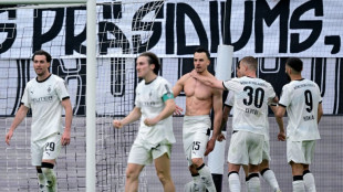 Gladbach vence Dortmund (1-0); St. Pauli fica mais perto do rebaixamento
