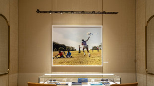 Oltre i gioielli, fotografie e opere in mostra nella storica boutique Bvlgari a Roma
