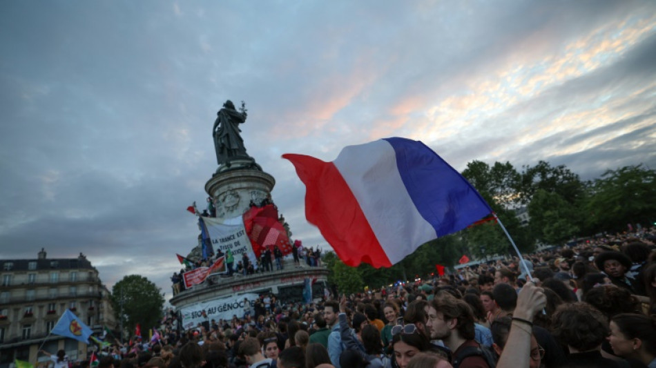 La izquierda frena a la extrema derecha en las elecciones legislativas en Francia
