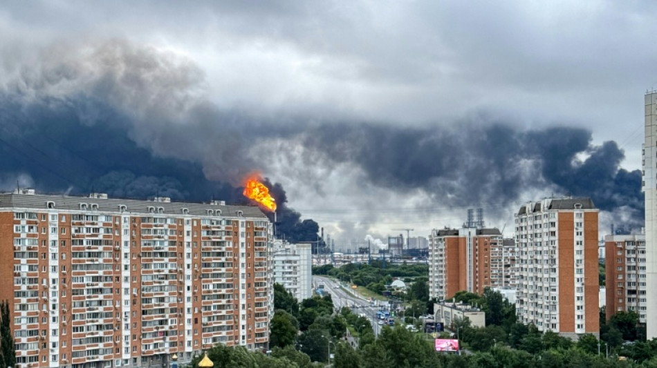 Ucrania incendia refiner&iacute;a y perturba aeropuertos en su mayor ataque a Mosc&uacute; en dos a&ntilde;os