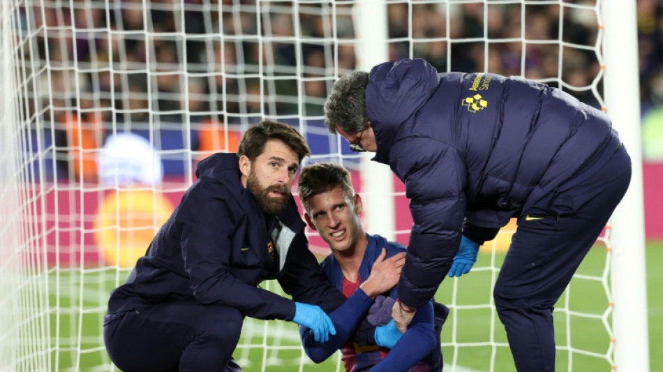 Dani Olmo sofre luxa&ccedil;&atilde;o no ombro e n&atilde;o joga mais em 2025