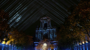 Zentrale Gedenkfeier für Opfer der Pariser Anschläge 2015 begonnen