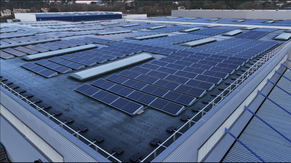 Nel 2025 gli investimenti in rinnovabili tengono, boom per lo storage