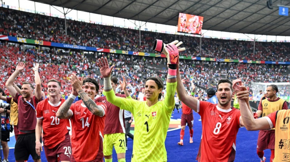 Su&iacute;&ccedil;a elimina campe&atilde; It&aacute;lia (2-0) e vai &agrave;s quartas de final da Euro