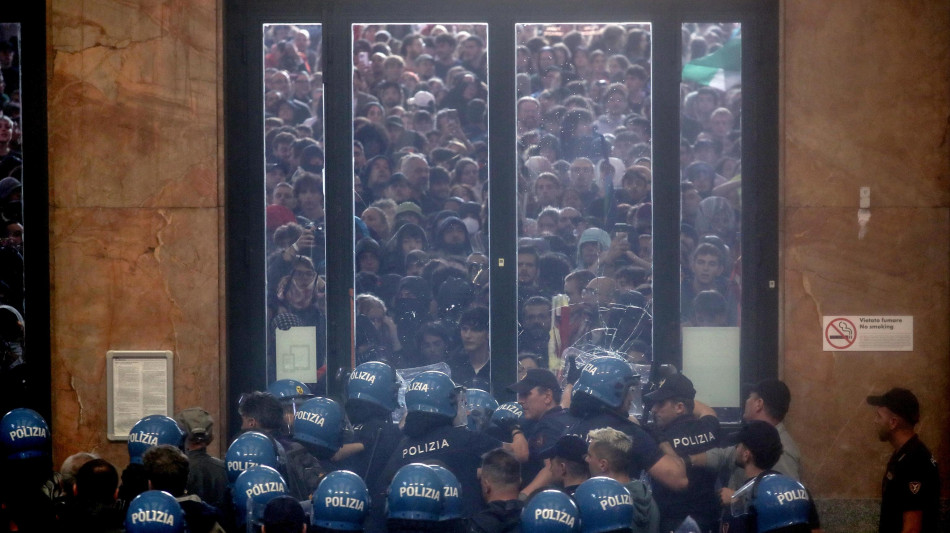 Scontri a Milano, domiciliari per 2 studenti minorenni